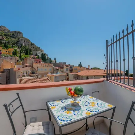 Ottaviano - Elegante Attico Vista Mare Apartment *